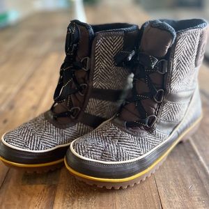 Sorel women’s brown tivoli snow boots